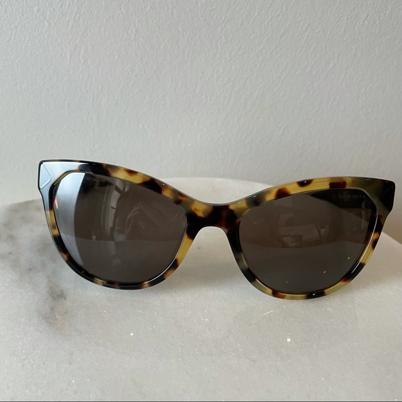 Prada cat eye tortoiseshell sunglasses - Picture 3 of 10